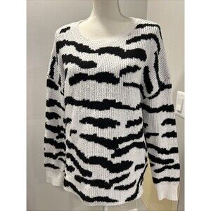 John + Jenn Abstract Zebra Pullover Size Medium Black & White Cozy Knit Heavy
